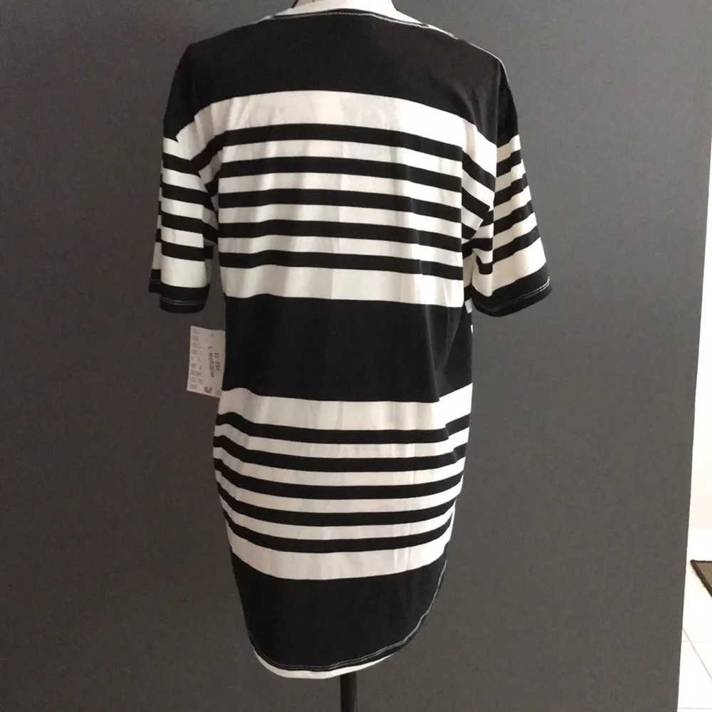 Black & White Striped Short-sleeved unisex tee | LuLaRoe Hudson - Picture 6 of 9